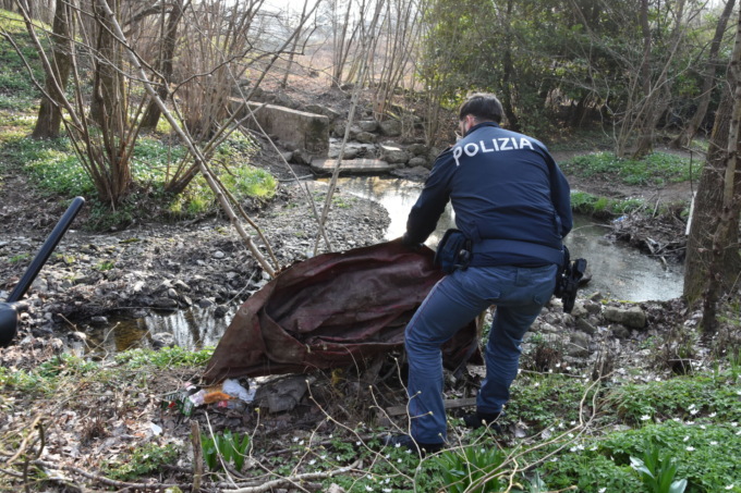 Nuovo blitz contro lo spaccio di droga nei boschi dei disperati a fianco della super