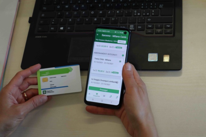 Trenord, addio alla carta. Biglietto solo elettronico e digitale