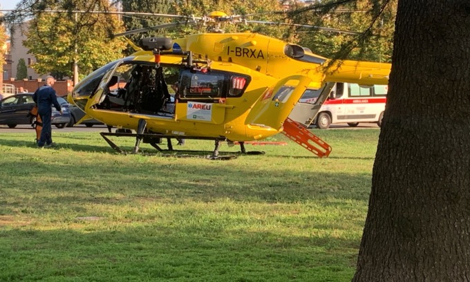 Trovato morto nel prato dove stava tagliando arbusti