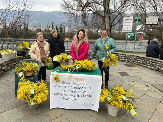 Il mercato cittadino si è colorato di… giallo mimosa