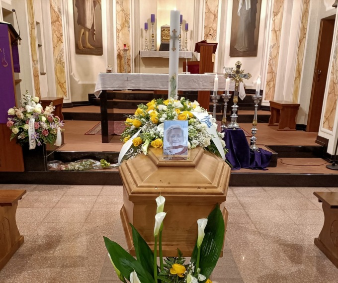 Commosso addio alla Maestra Antonia, “Ci hai insegnato a insegnare”