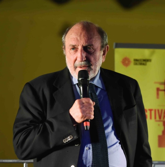 Umberto Galimberti ospite dell’associazione “Dietro la lavagna”