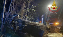 Incidente spaventoso nella notte, coinvolti quattro giovani