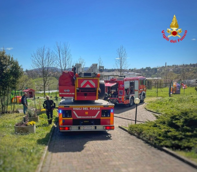 Incendio vicino all’asilo, sul posto i Vigili del fuoco
