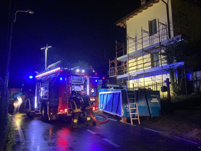 Fulmine colpisce una casa a Valgreghentino: uomo trasportato in ospedale