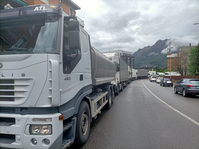 Vecchia Lecco Ballabio: attivato il senso unico alternato per i camion