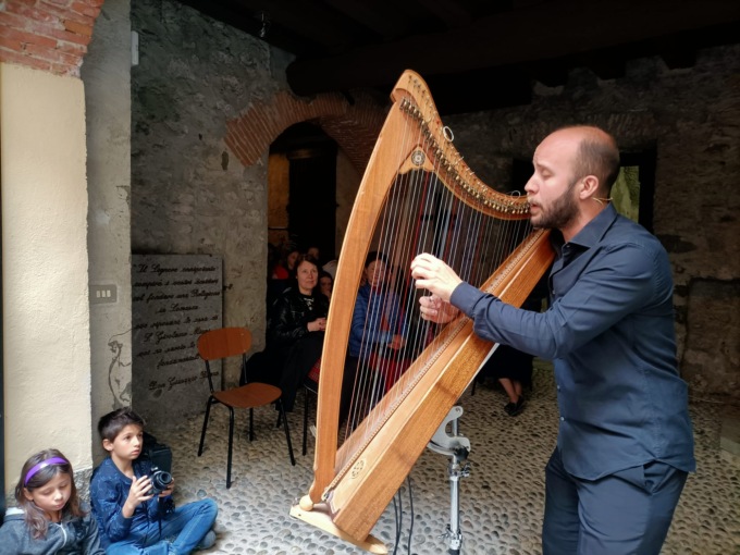 Chiosco di Somasca: concerto di arpa celtica del maestro Sangineto