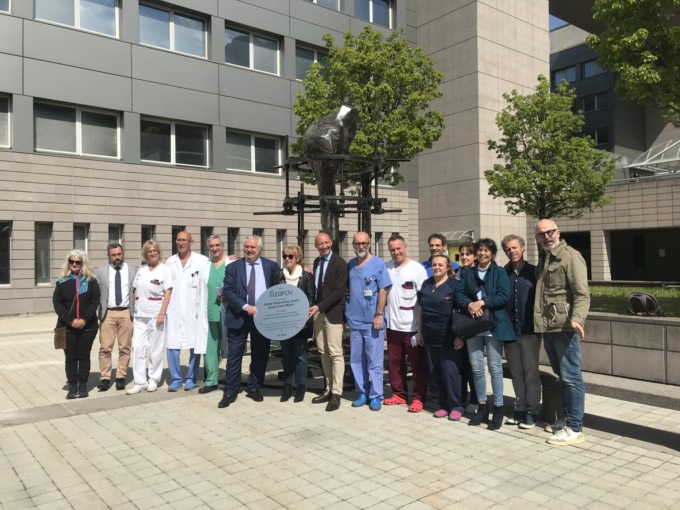 Ilizarov: installata la scultura all’ospedale  Alessandro Manzoni di Lecco