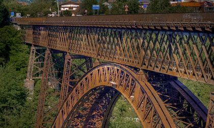 Tenta il suicidio dal ponte di Paderno, ma viene salvata dagli automobilisti