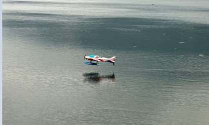 Tutti col naso all’insù sul lago di Oggiono per gli aeromodelli di idrovolante radiocomandati