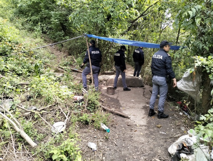 Blitz nei boschi della droga nell’Oggionese e lungo la Statale 36