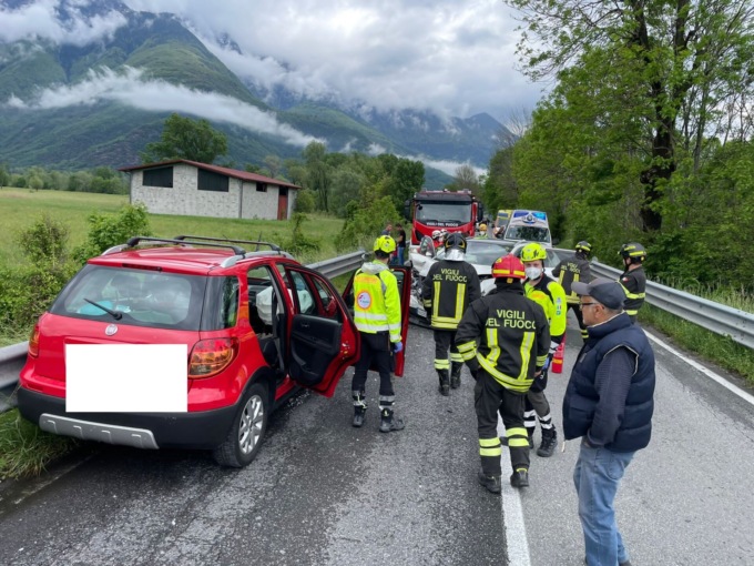 Frontale sulla Statale 36: traffico bloccato per oltre un’ora