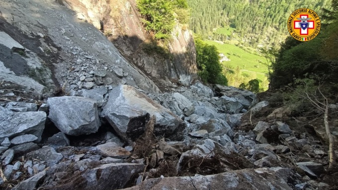 Frana in Val di Mello, sentiero chiuso