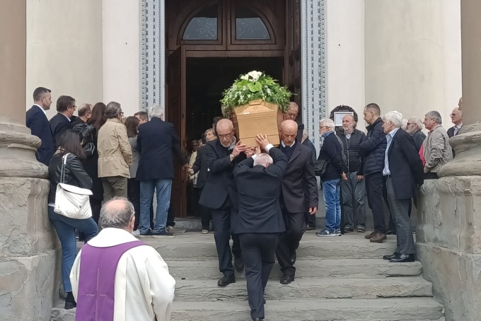 Folla all’addio a Umberto Filacchione, storico giornalista