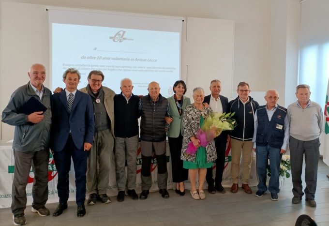 Anteas Lecco: festa per i 25 anni con premi ai volontari e l’inaugurazione di due mezzi
