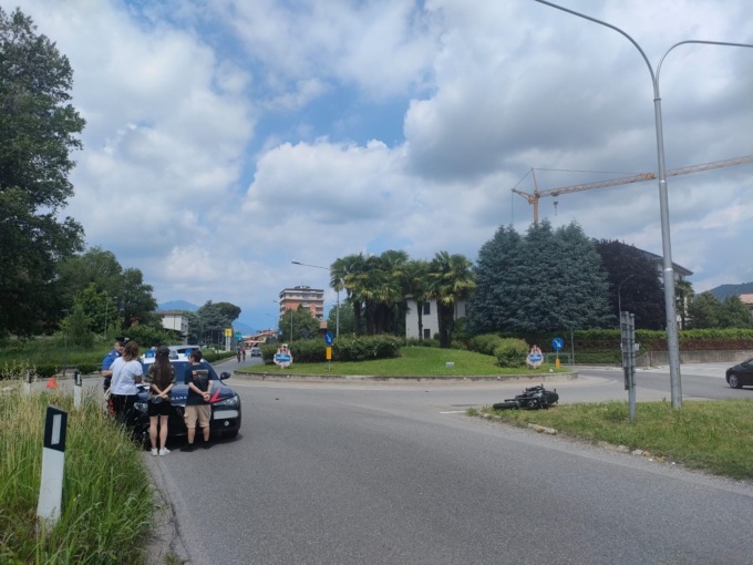Scontro auto moto sulla Santa, soccorso un 18enne