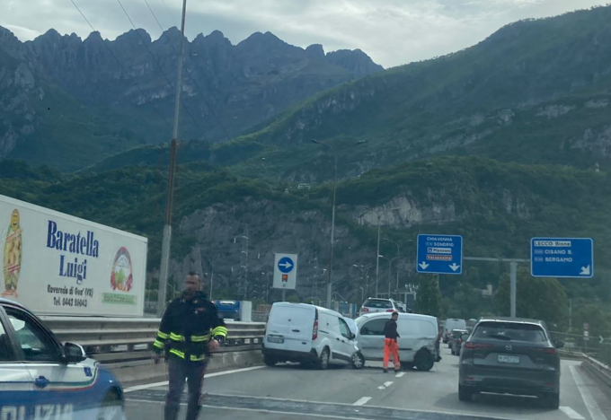 Ennesimo incidente sul Terzo Ponte, solito copione: traffico in tilt
