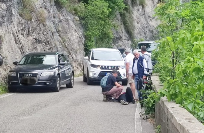 Malgrate: donna caduta dalla bici sulla Rocca