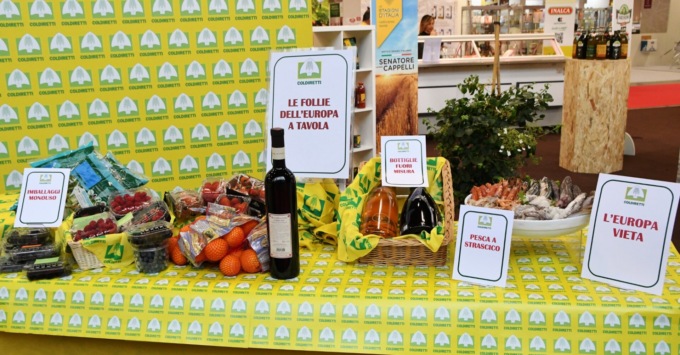 Le follie nel piatto: dalle larve al semaforo. Coldiretti Como Lecco a Tuttofood