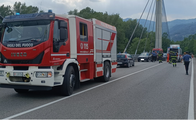 Olginate: tenta di buttarsi dal ponte Cantù, salvato