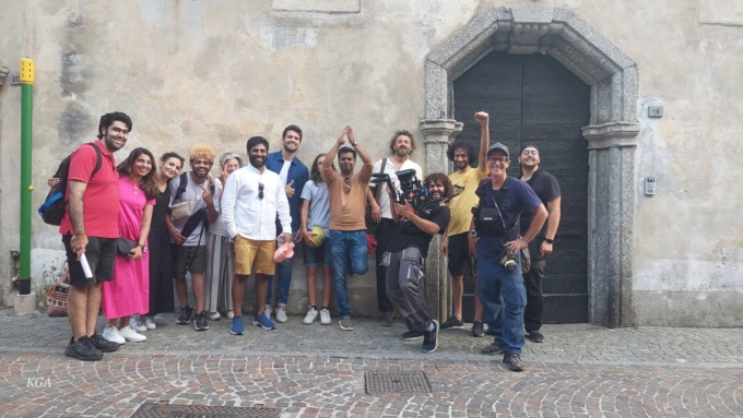 Una troupe indiana di Bollywood sta girando un film nel Lecchese