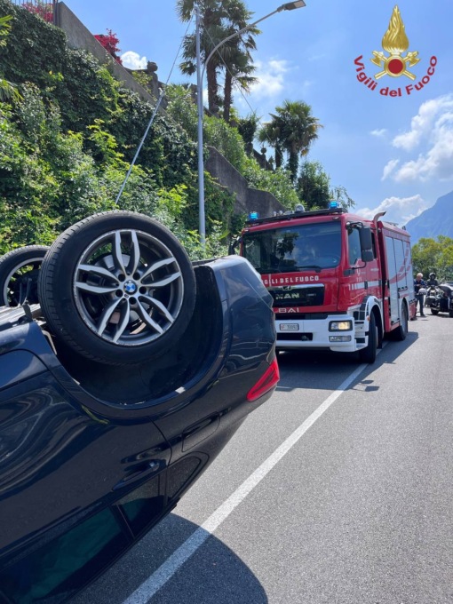 Auto ribaltata sulla Strada provinciale 72