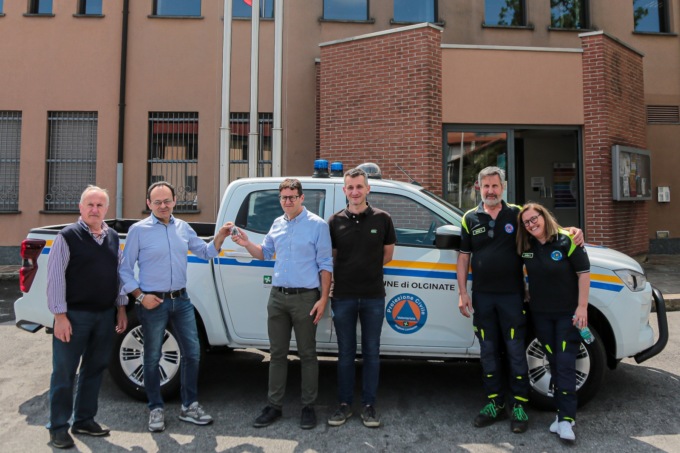 Taglio del nastro per il nuovo pick-up della Protezione civile