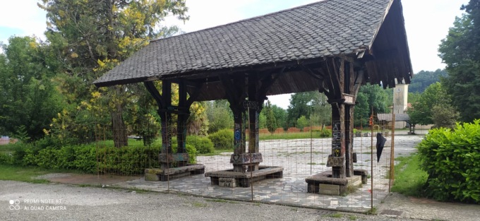 Consonno: recintate le panchine, rabbia tra i volontari