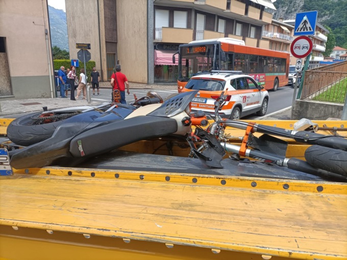 Schianto auto moto: terrificante incidente a Vercurago. Gravi due giovanissimi
