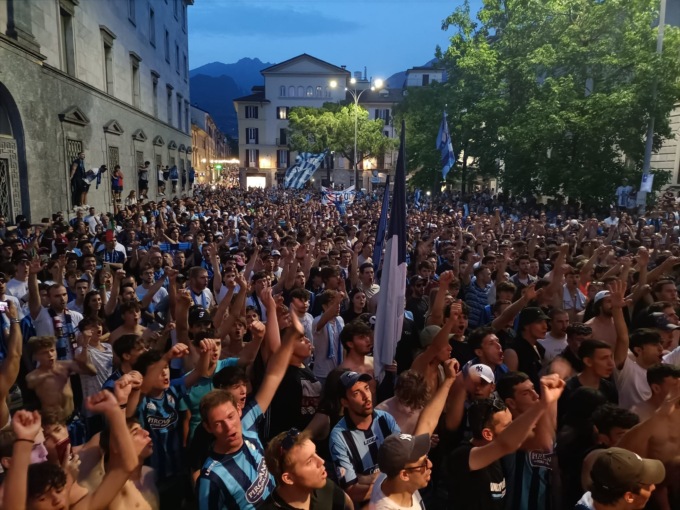 Lecco in serie B,  che Bella Bolgia in piazza Garibaldi TUTTE LE FOTO