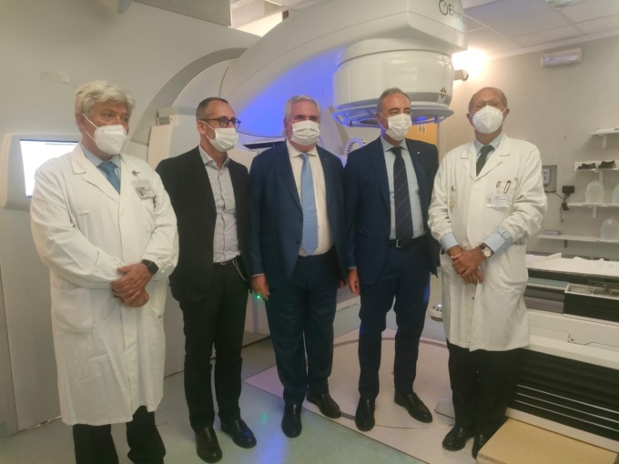 Asst di Lecco all’avanguardia per le terapie tumorali col nuovo acceleratore lineare