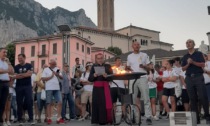 Lecco, l'arcivescovo Delpini ha consegnato il mandato ai giovani in partenza per la Gmg