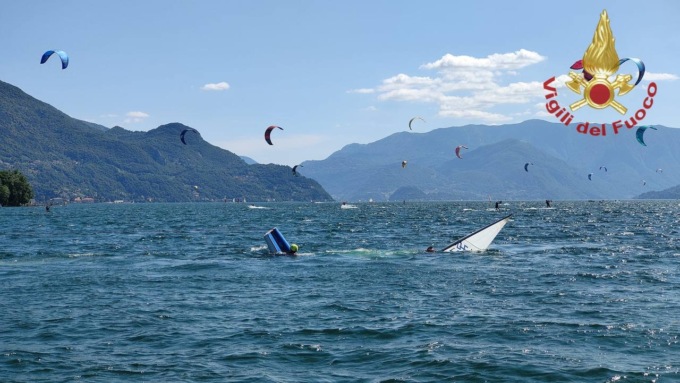 Interventi dei Vigili del fuoco a Dervio: una vela scuffiata e un ferito dopo scontro tra barche