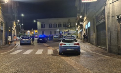 Lecco: giovane accoltellato davanti al Comune