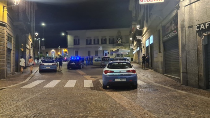 Lecco: giovane accoltellato davanti al Comune