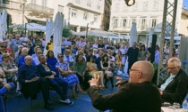 Piazza XX Settembre gremita per il dialogo fra don Milani e il regista Bellocchio