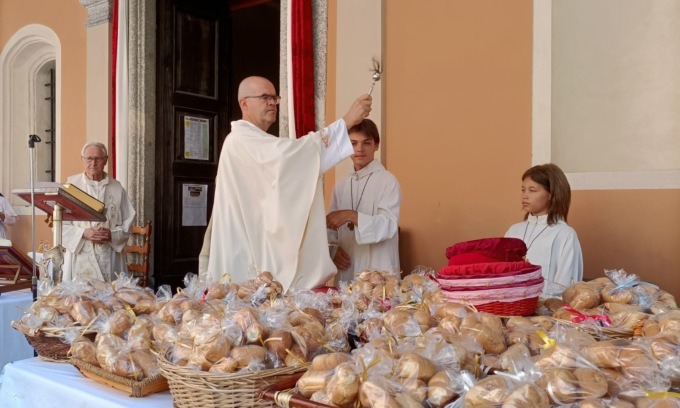 Lecco: chiude la chiesa di Santa Marta fino a fine agosto (dopo la distribuzione dei “michèt”)