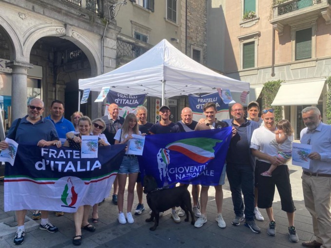 Lecco, Fratelli d’Italia: l’onda tricolore contro le mafie