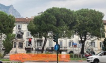 Rotonda in piazza Manzoni: iniziati i lavori. Via tutti i semafori  in centro Lecco
