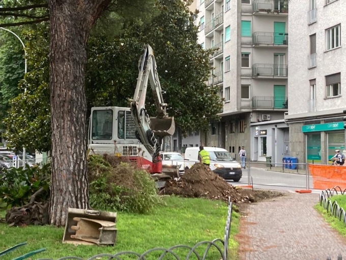 "Rotonda in piazza Manzoni... quanti dubbi!"