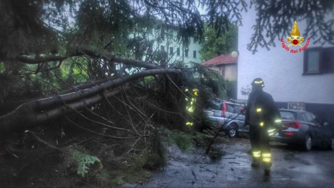 Maltempo: riapre in mattinata Lecco Bellagio. Danni in Valle
