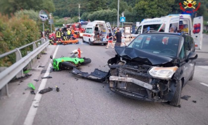 Paura a Oliveto Lario: auto contro moto sulla Lecco-Bellagio