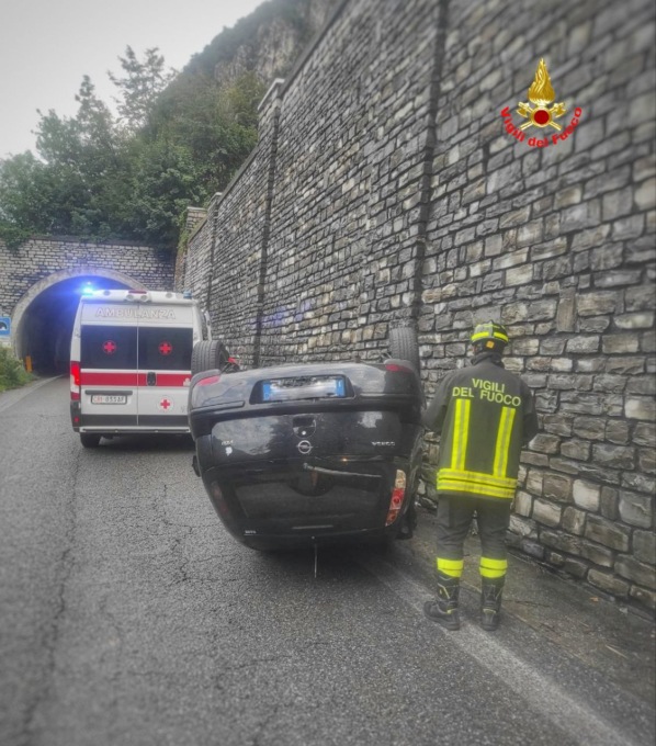 Ancora un’auto ribaltata in Statale 36