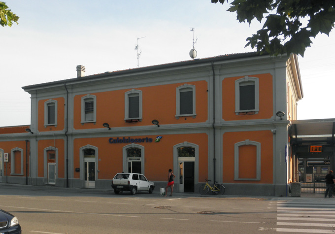 Chiude anche il bar: “Stazione di Calolziocorte su… un binario morto”