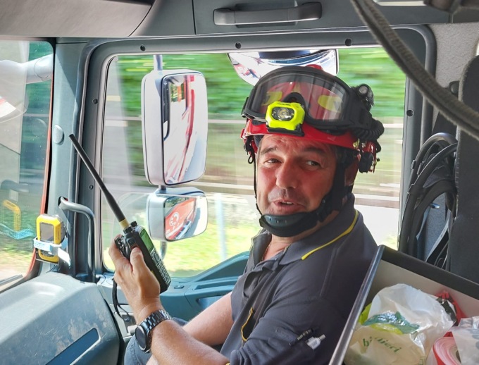 Il commovente video del saluto dei Vigili del fuoco al caporeparto Villa che ha raggiunto la pensione