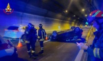 Traffico in tilt lungo la Ss36: auto ribaltata nel tunnel del Barro e tamponamento a Pescate