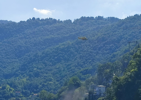 Ciclista investito sulla Lecco Bellagio, trasportato in ospedale in codice rosso