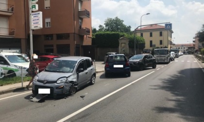 Carambola sulla Lecco Bergamo: per evitare un camion si scontra con due auto