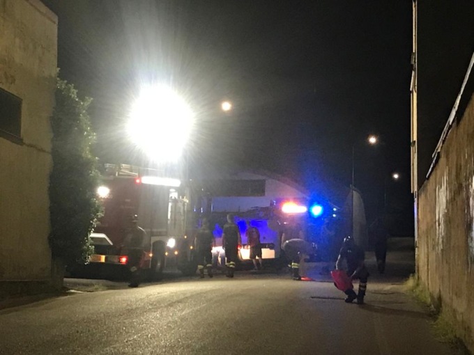 Civate, intervento dei Vigili del fuoco nella serata di ieri per un guasto alla cabina dell’edificio accanto all’Iperal