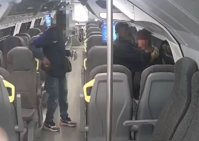 Banda del machete: aggressioni sul treno e davanti al Comune di Lecco, 4 arresti